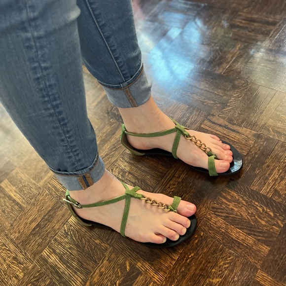 Green sandals with gold chain accents - Picture 1 of 6